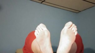 Bbw with her 12 w feet 