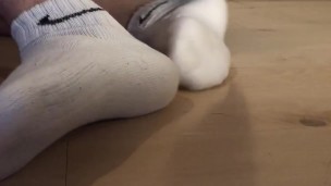 FEET - SOCKS - BULGE