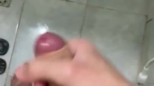 Guy jerking in the bathroom and cumming a lot
