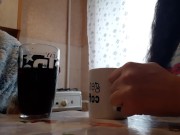 Сестра моей подруги так громко стонала, что мне захотелось трахаться, и я трахнулась с подругой 1/16