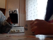 Сестра моей подруги так громко стонала, что мне захотелось трахаться, и я трахнулась с подругой 2/16