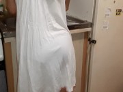 Трахнула её на кухне, когда она мыла посуду - lesbian_illusion 1/16