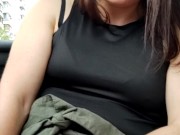 Дрочу и кончаю в машине рядом проходят люди 10/16