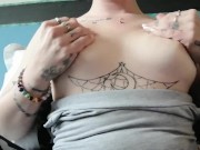 Tittie play