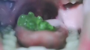 Vore Debora colegiala te encoge con sus besos - español