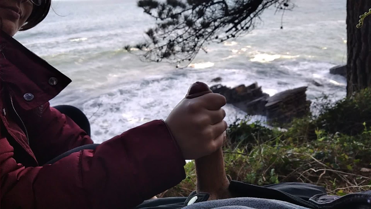 海の景色を望む公共のフェラ:) !!早く、誰かが来ます!!! - RedTube
