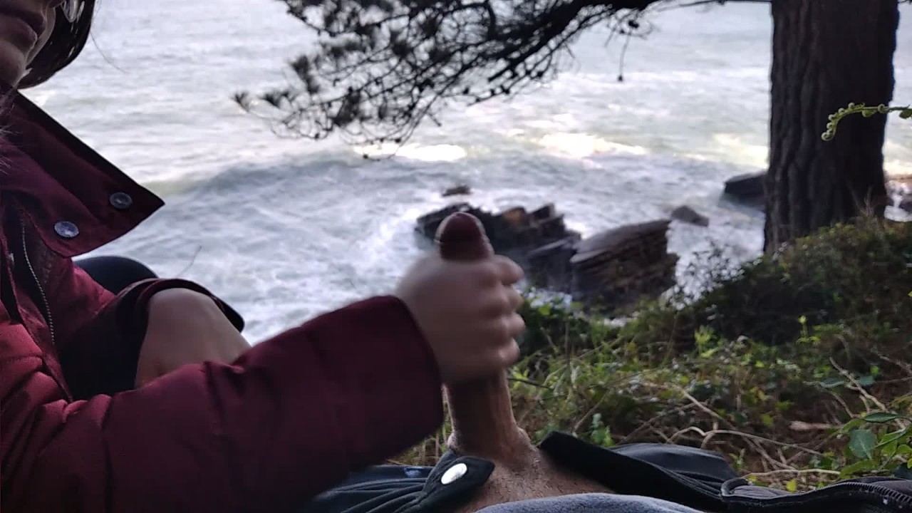 海の景色を望む公共のフェラ:) !!早く、誰かが来ます!!! - RedTube