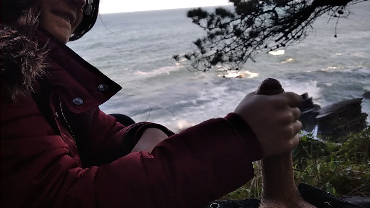 海の景色を望む公共のフェラ:) !!早く、誰かが来ます!!! - RedTube