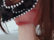 Жёстко оттрахала горло большим дилдо и приготовила коктейль из слюней и мандаринов 11/16