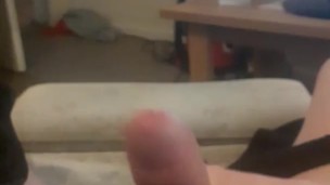 Quick wank while she make food 