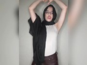 خاضعة للرقص العربي ولمس فتحة الشرج 1/16