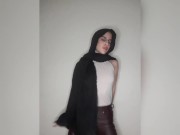 خاضعة للرقص العربي ولمس فتحة الشرج 2/16