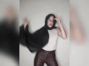 خاضعة للرقص العربي ولمس فتحة الشرج 3/16