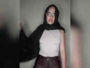 خاضعة للرقص العربي ولمس فتحة الشرج 6/16