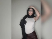 خاضعة للرقص العربي ولمس فتحة الشرج 7/16