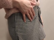 Мой парень подглядывал за мной в примерочной, и кончил мне на трусики 1/16