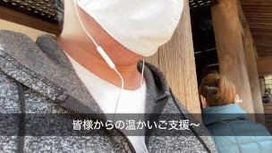 旅人が新しくなった清水寺にやってきた