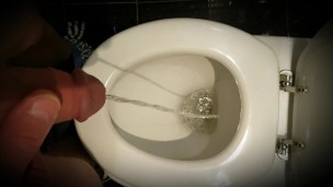 Gewoon heerlijk plassen - StraightdoesBi