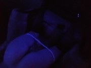Крутит попкой под ультрафиолетом - Screenshot 13 of 16 - Masturbate