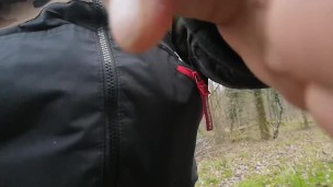 Quick wank in the woods 