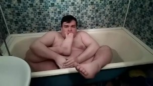 Артем сам себе дрочит ногами лижет ноги self suck autofellatio self footjob