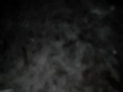 Артем ходит без носок ходит босиком по снегу