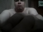 Артем сам себе дрочит ногами лижет ноги self suck autofellatio self footjob