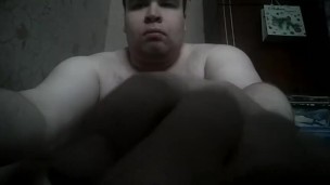 Артем сам себе дрочит ногами лижет ноги self suck autofellatio self footjob