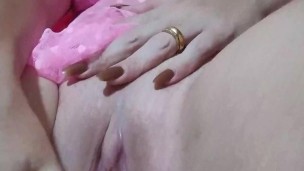 Loira safada gozando com consolo