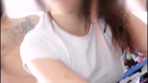 Vecino me coge de perrito y me trago su semen