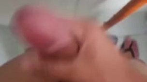 Gozando gostoso no banheiro