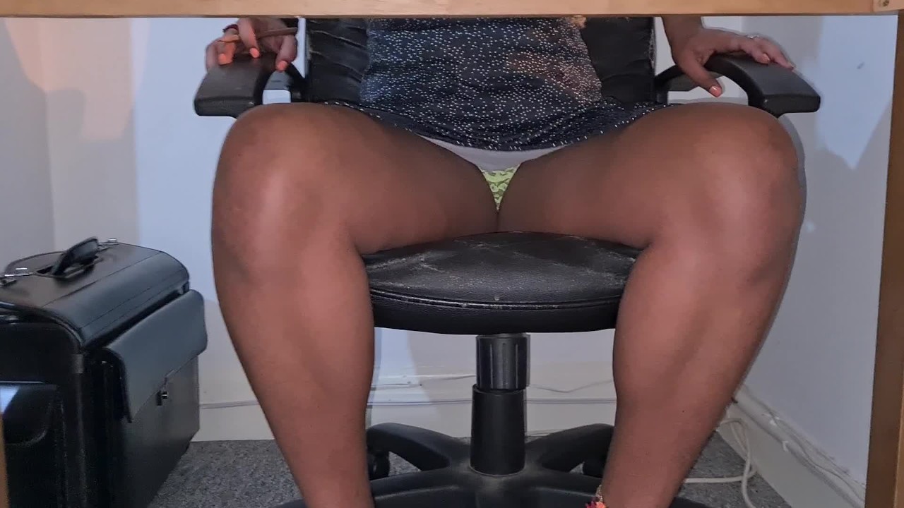 Hot Latina SECRETARY in a Short Dress at the OFFICE - CANDID UPSKIRT - 無料セックスビデオ - RedTube