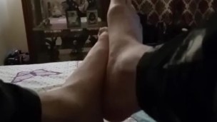 Amateur male foot teaser