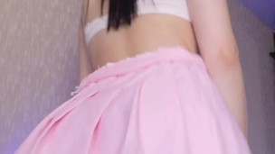 Tiktoker with no panties flashes pussy and ass