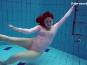 Swimming pool hottie Simonna gets naked 8/16