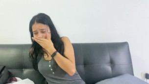 Reaction de Barbarita con su juguete mientras come
