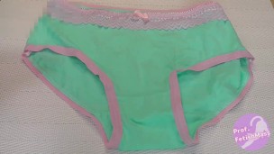女性用パンティ（緑色）にぶっかけ