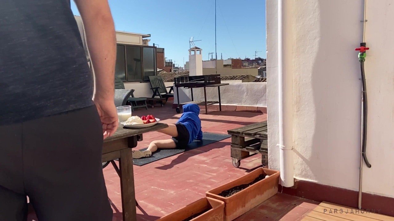 DICK FLASH- Pervert flashing naive fit nanny during her break, she helps out with her perfect ass - RedTube