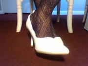Squeaky White Shoes - Screenshot 15 of 16 - Pvc