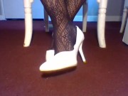 Squeaky White Shoes - Screenshot 3 of 16 - Legs