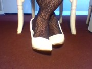 Squeaky White Shoes - Screenshot 7 of 16 - Kink