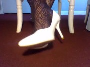 Squeaky White Shoes - Screenshot 9 of 16 - Stilettos