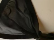 Petite éjaculation dans sa culotte