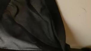 Petite éjaculation dans sa culotte