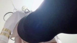 アズールレーンのふたなり愛宕を逆さ撮りで白パンティ勃起不可避！！
