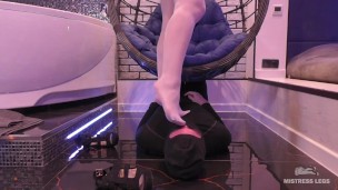 Foot worship and face sitting in white nylons