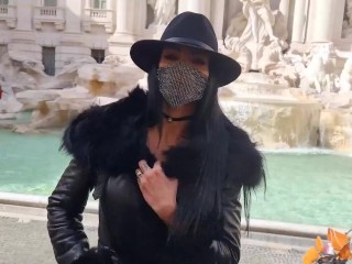 Trailer new movie Amandha Fox nuda per le strade di Roma ne fà di tutti i colorri