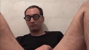 Me gusta abrirme el culo con mis juguetes y que me vean