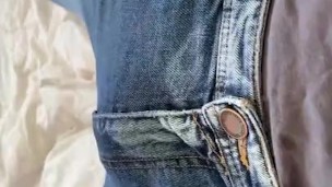 Im Bett in die Jeans gemacht