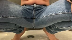 In die Jeans gepullert